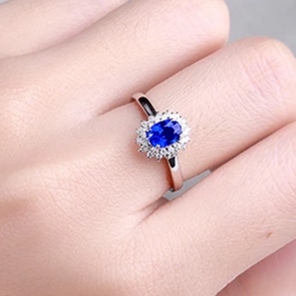 The Royal Blue Sapphire - Picture 4 of 4